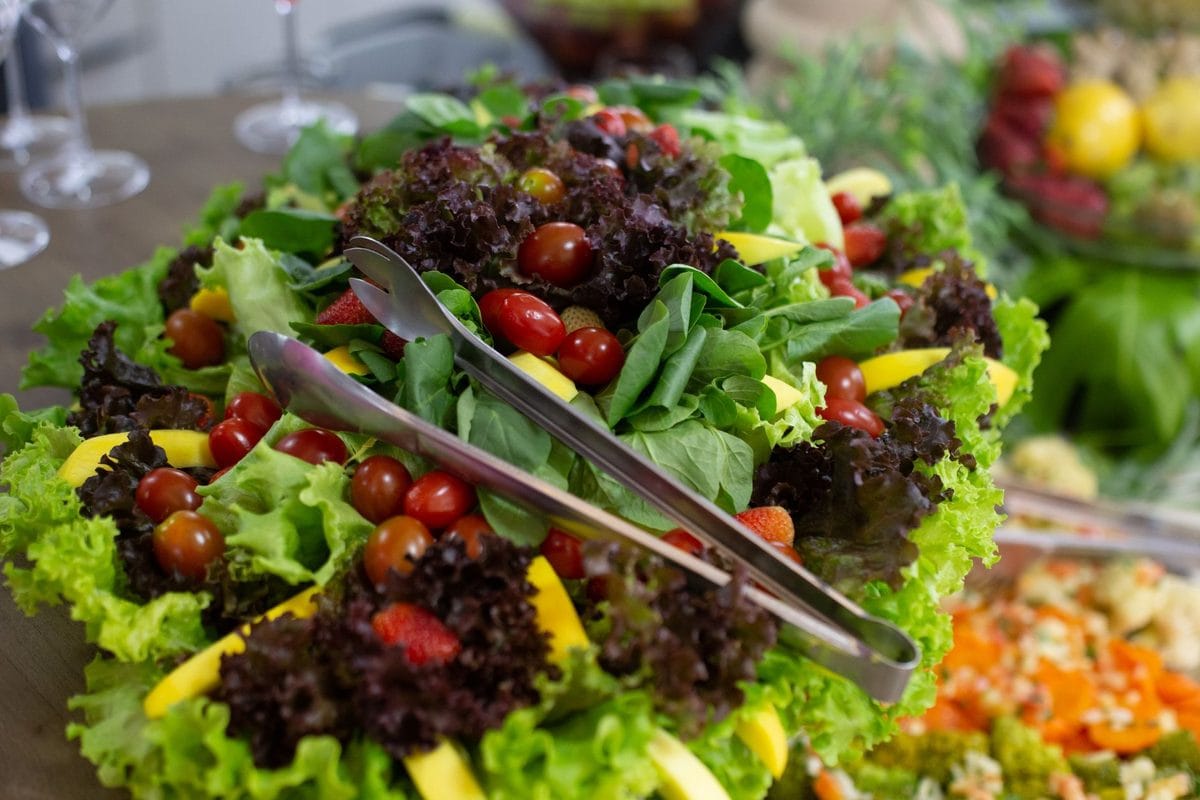 Eating for Energy in a Heatwave: What to Actually Put on Your Plate When It's Too Hot to Cook